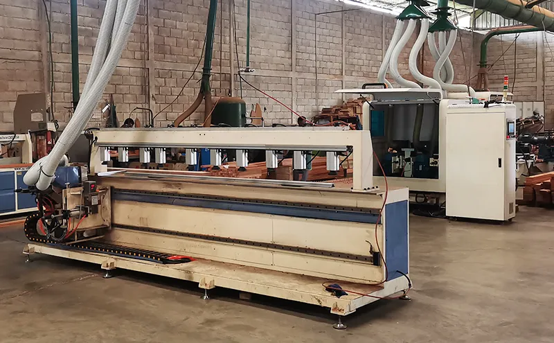 Línea de producción de puertas de madera maciza