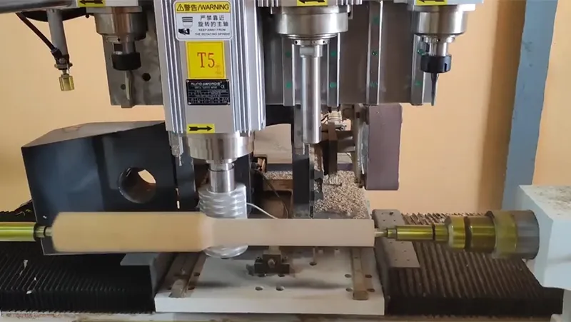 Torno CNC para madera de 4 ejes, 1