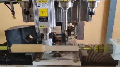 Torno CNC para madera de 4 ejes, 1