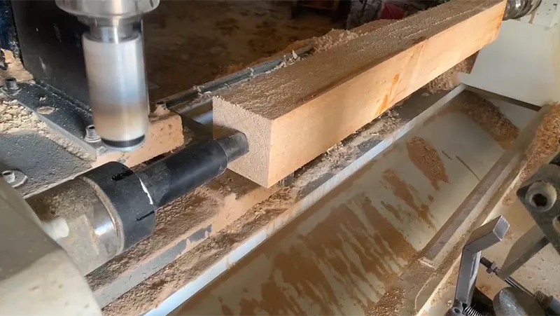 Torno CNC para madera de 4 ejes, 2