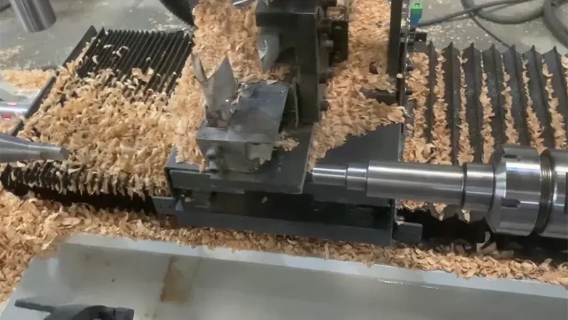 Torno CNC para madera de 4 ejes, 3