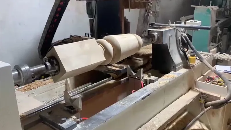 Torno CNC para madera de 4 ejes, 4