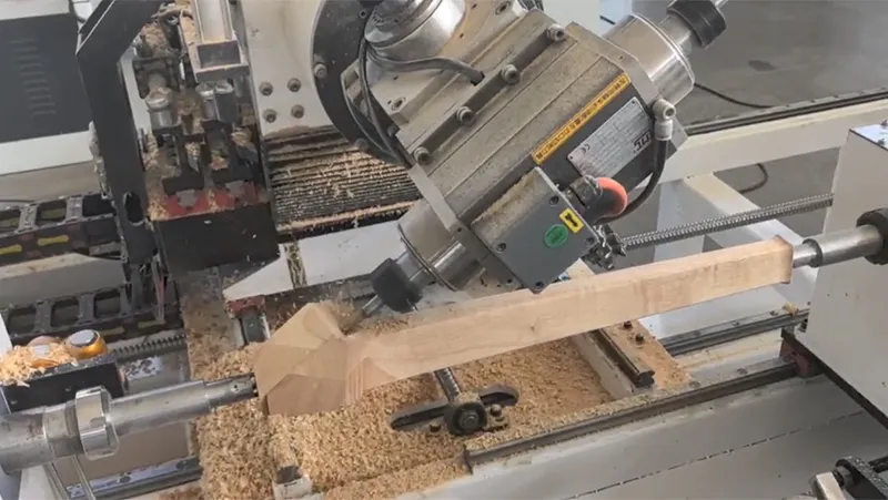 Torno CNC para madera de 5 ejes, 2