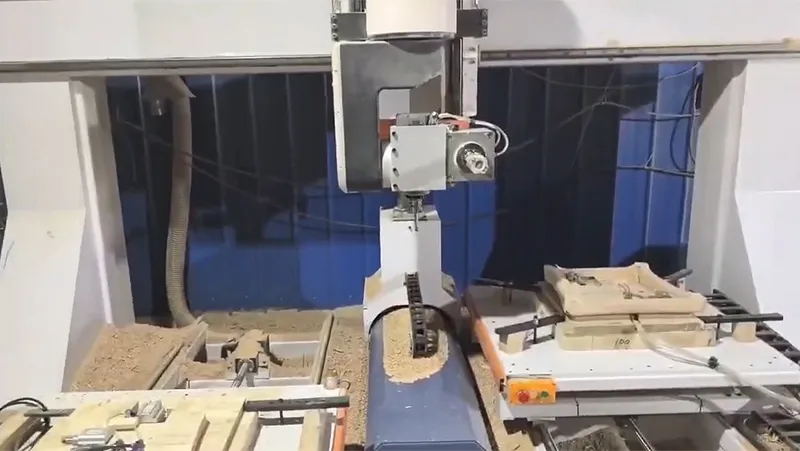 Torno CNC para madera de 5 ejes con doble mesa, 1