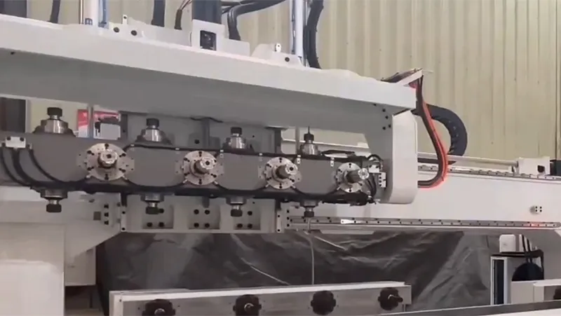 Centro de mecanizado CNC de 5 ejes con 4 cabezales, 2