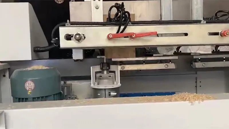 Máquina CNC para colas de milano