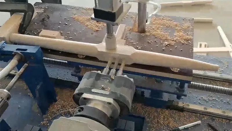 Máquina CNC para fresado, taladrado y roscado