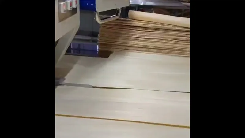 Empalmadora longitudinal de chapa de madera