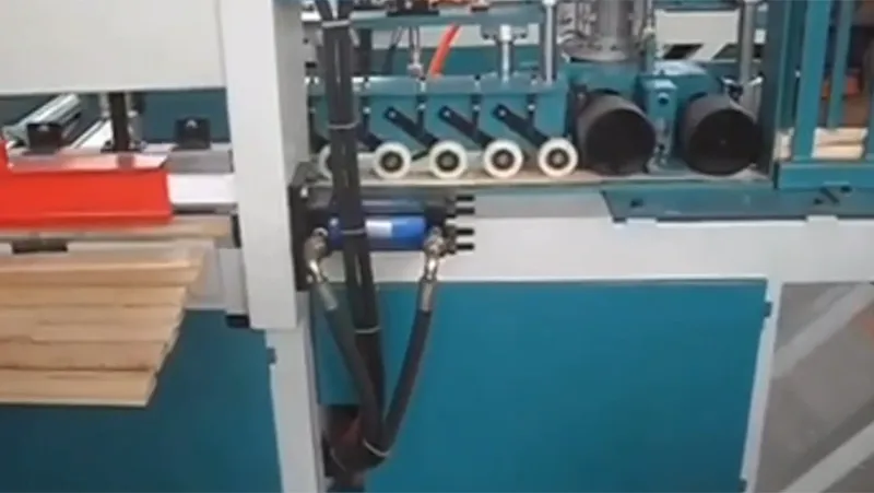 Prensa automática para ensamblaje tipo finger joint