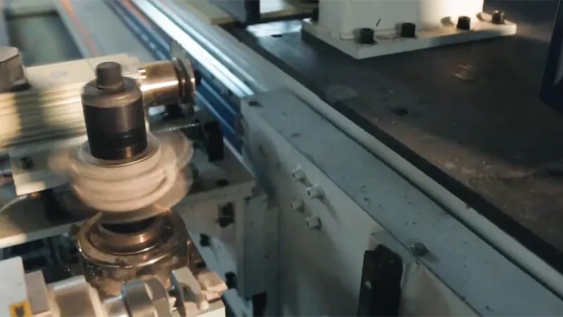 Ranuradora CNC para paneles de pared (una sola cara)