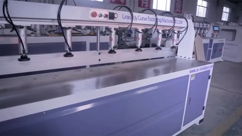 Fresadora CNC para cortes rectos y curvos