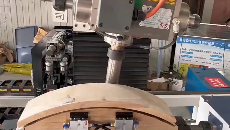 Torno CNC para madera de 5 ejes, 1