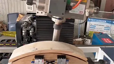 Torno CNC para madera de 5 ejes, 1