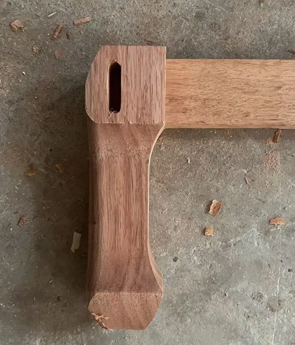Torno CNC para madera de 4 ejes