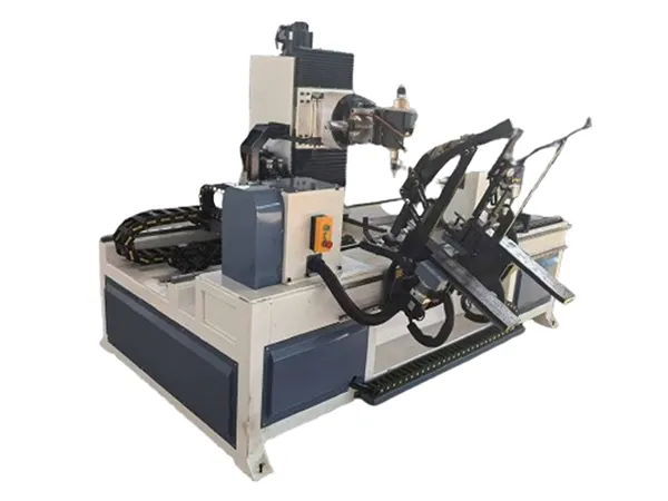 Torno CNC para madera de 5 ejes