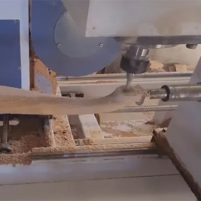 Torno CNC para madera de 5 ejes