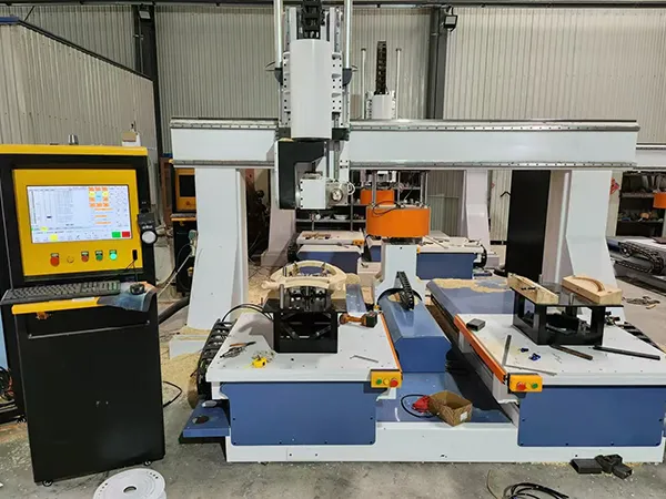 Torno CNC para madera de 5 ejes, con doble mesa