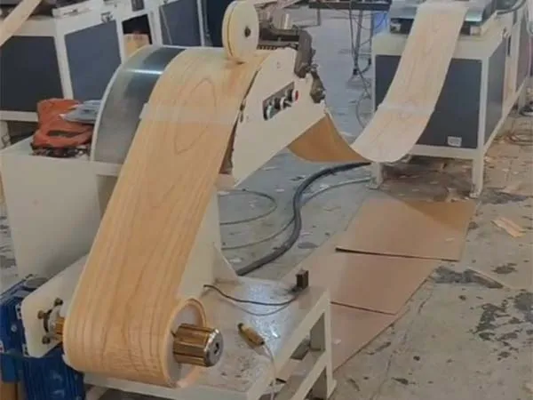 Empalmadora longitudinal de chapa de madera 