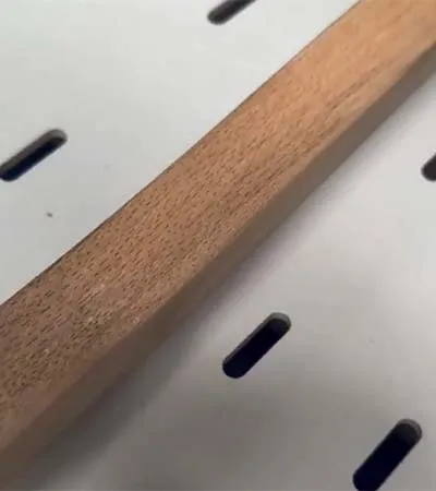 Máquina de gofrado para madera