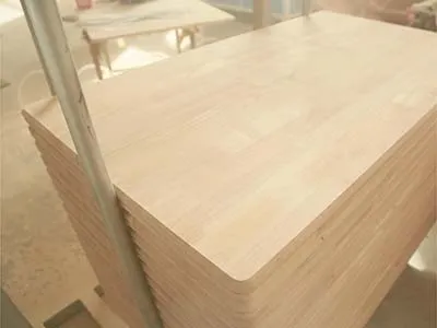 Perfiladora copiadora y lijadora para tableros de mesas de madera