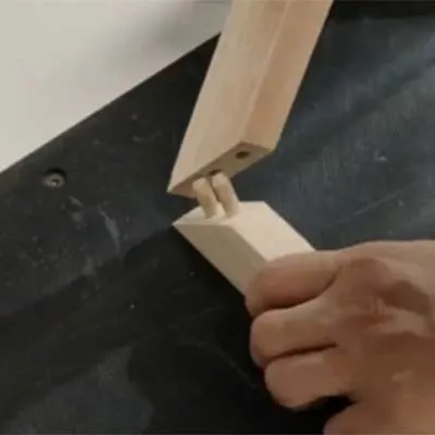 Mortajadora / espigadora CNC (con perforadora lateral)