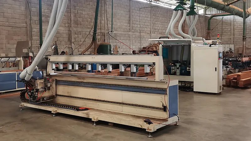 Línea de producción de puertas de madera maciza