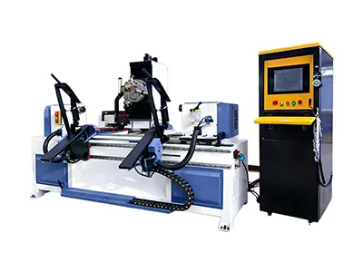 Torno CNC para madera de 5 ejes